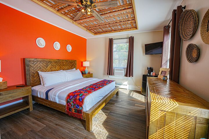 1 King Bed with Scenic View (11 of 11)
