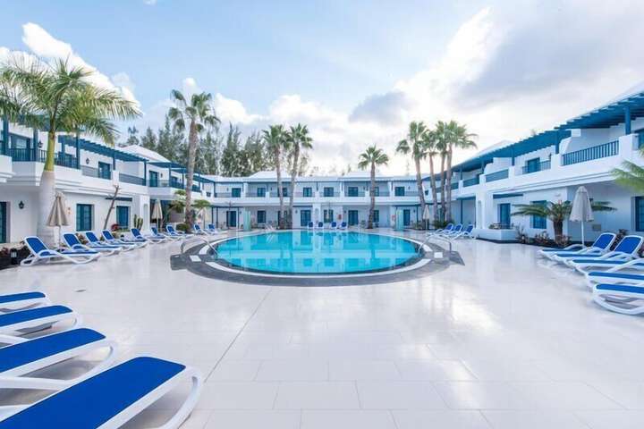 Hotel Pool