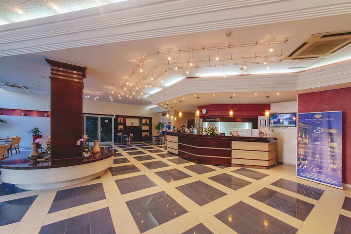 Hotel Interior 4 of 94