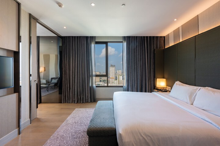 Room 53 of 151