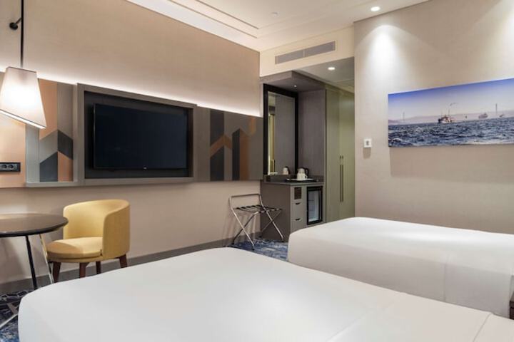 Room 8 of 96