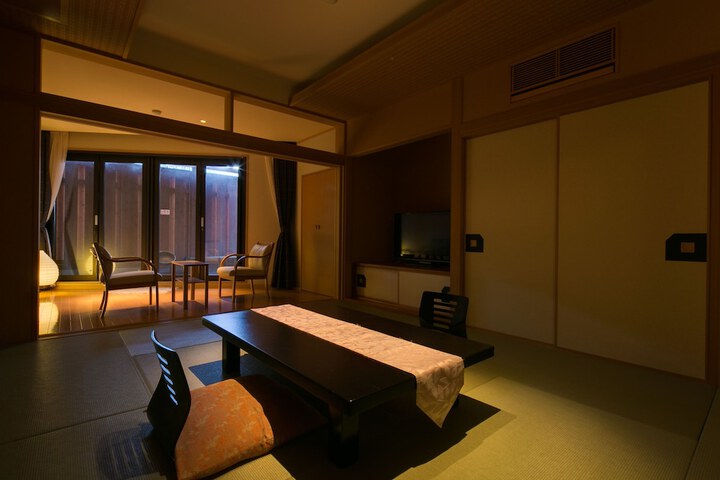 Room 10 of 80