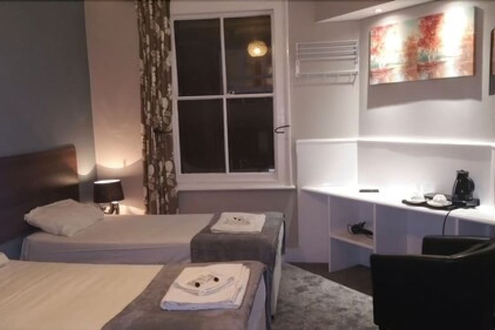 Room 9 of 43