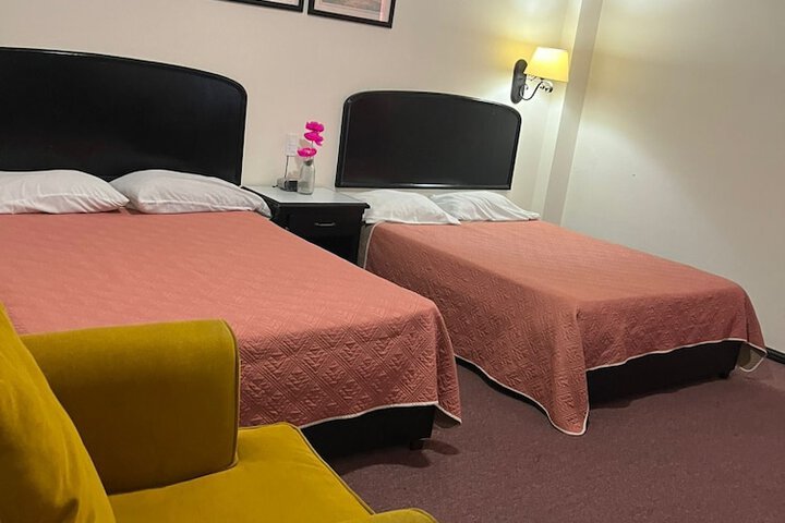 Room 6 of 11