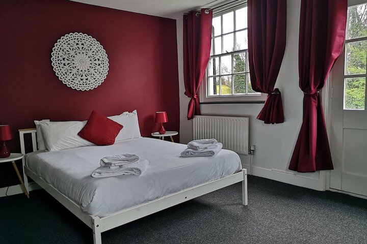 Room 13 of 28