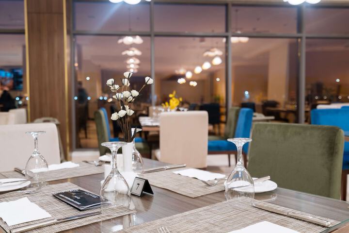 Dining 29 of 40