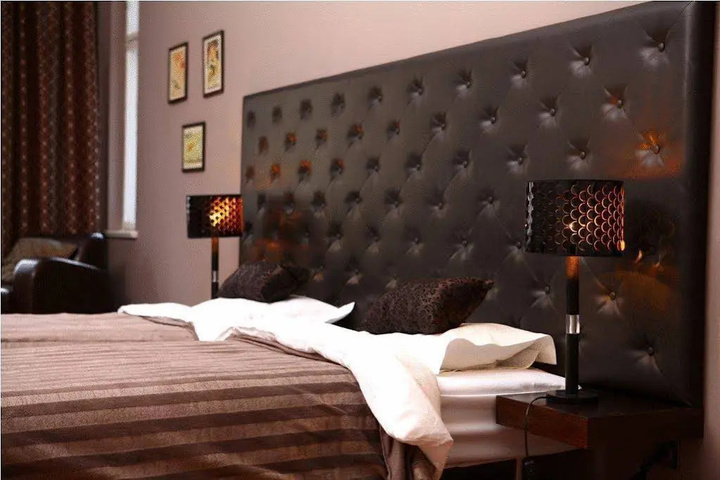 Room 2 of 17