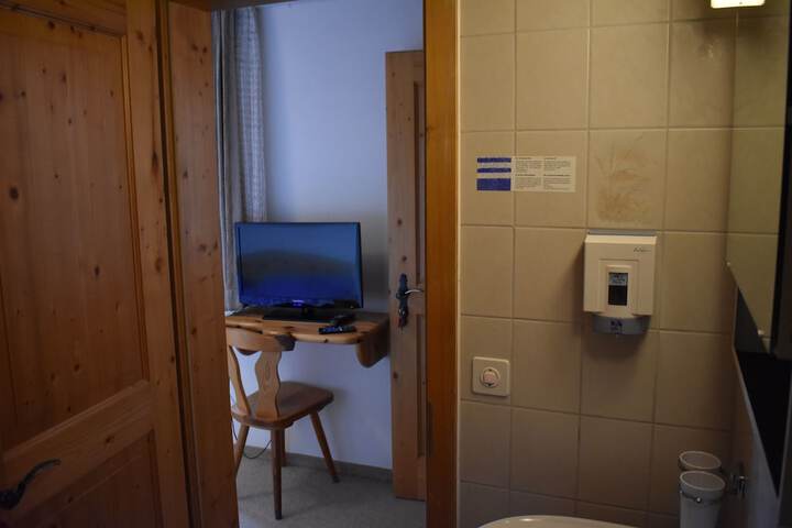 Room 40 of 40