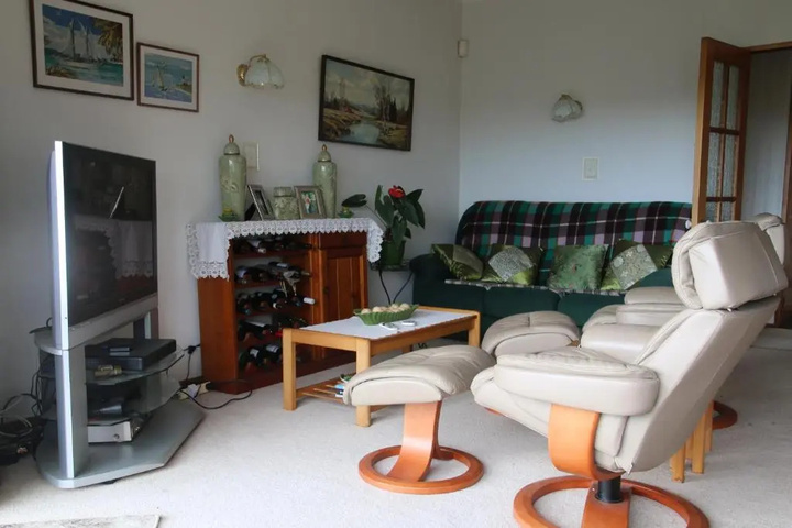 Room 5 of 11