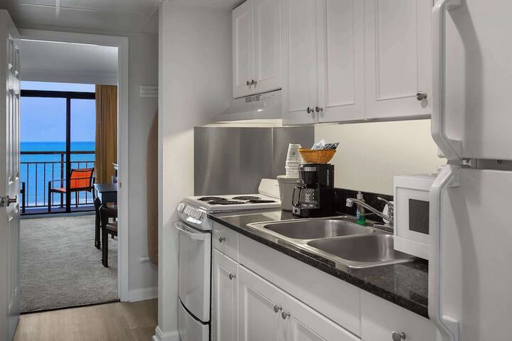 2 Queen Beds Ocean Front Balcony Kitchenette (7 of 24)
