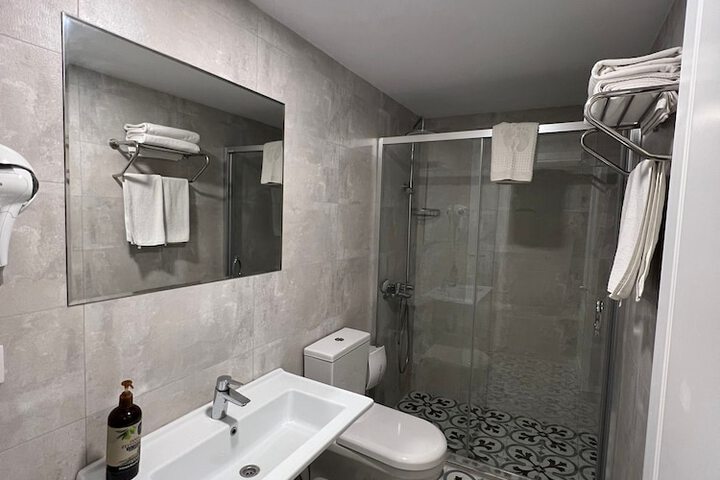 Room 27 of 35