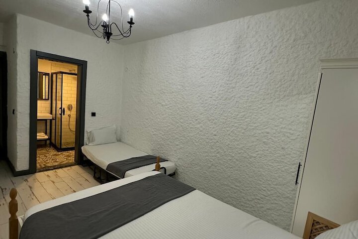 Room 12 of 29