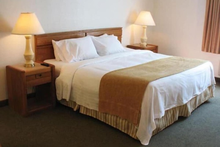 2 Queen Beds (4 of 12)