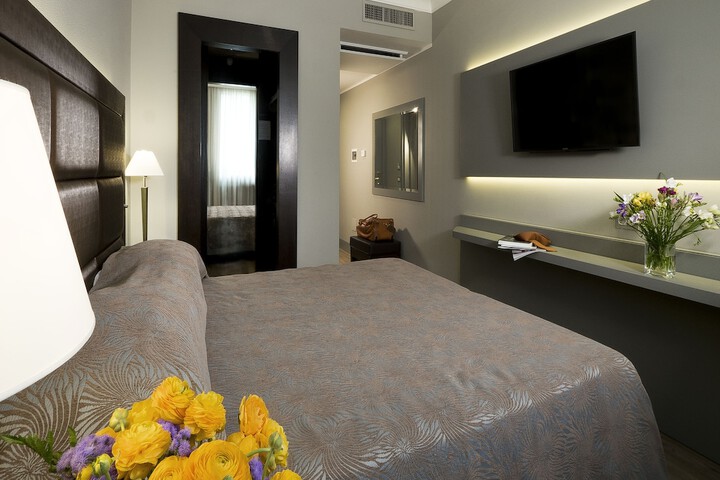 Room 32 of 81