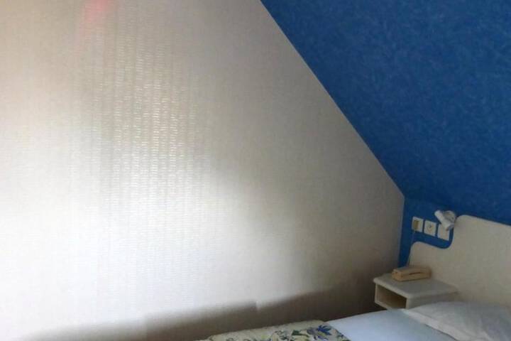 Room 16 of 44
