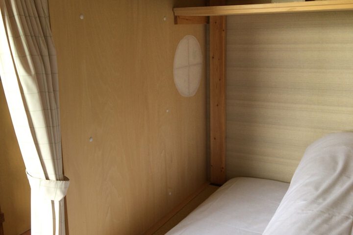 Room 6 of 35