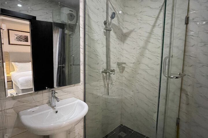 Room 32 of 46