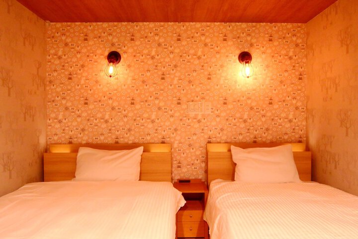 Room 13 of 66
