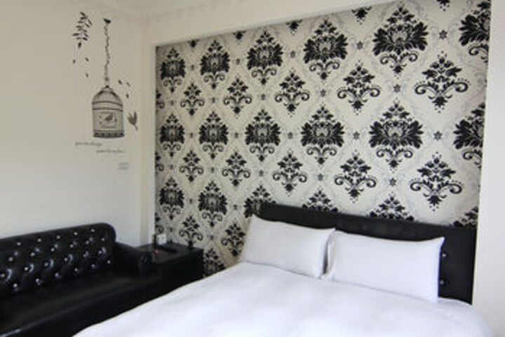 Room 13 of 37