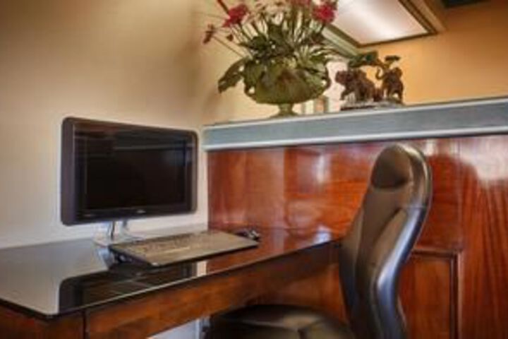 Business Center 5 of 21