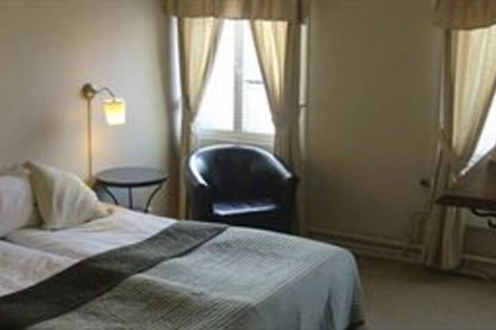 Room 13 of 28