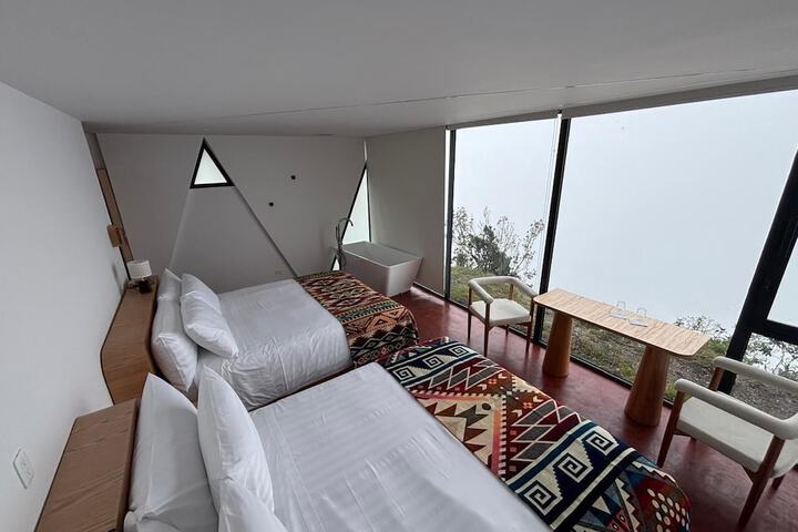 Room 5 of 12