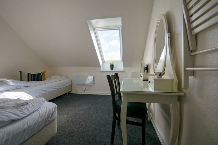Room 2 of 15