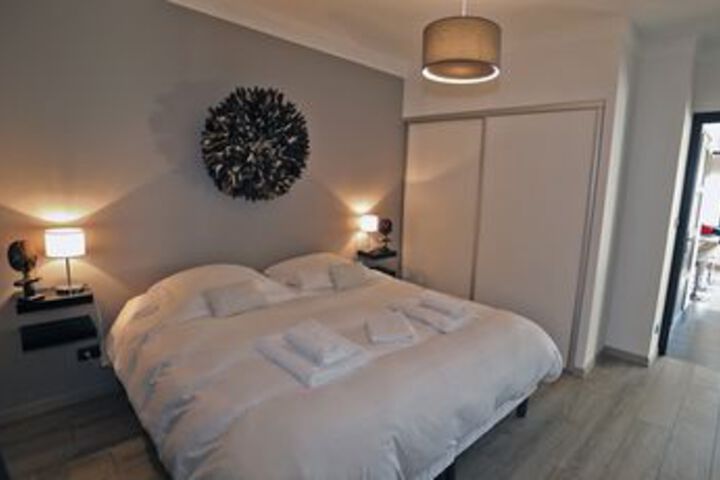Room 10 of 33