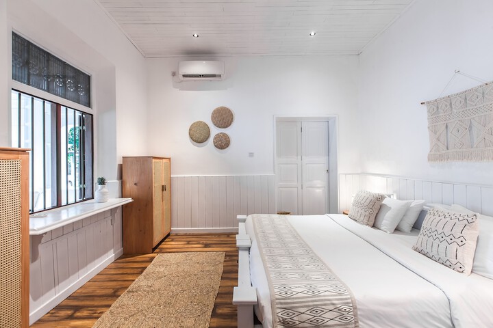 Room 3 of 78