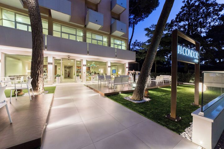 Hotel Exterior 51 of 54