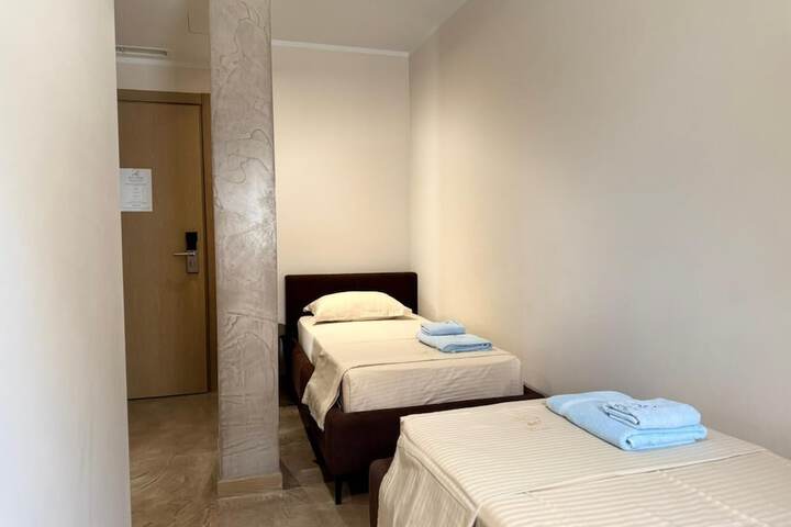 Room 23 of 95