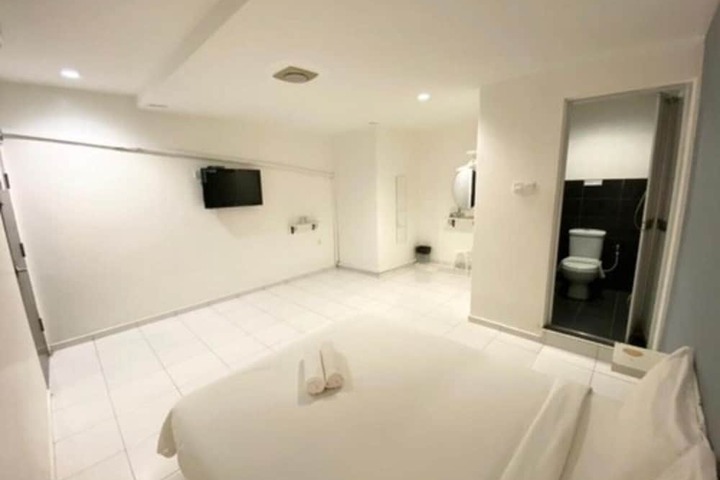 Room 5 of 27