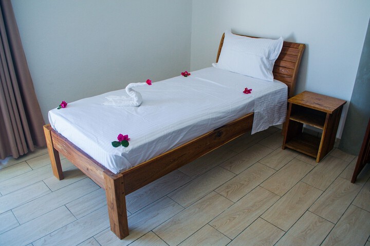 Room 10 of 76