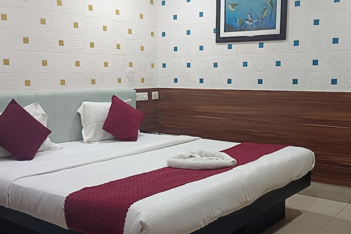 Room 8 of 16