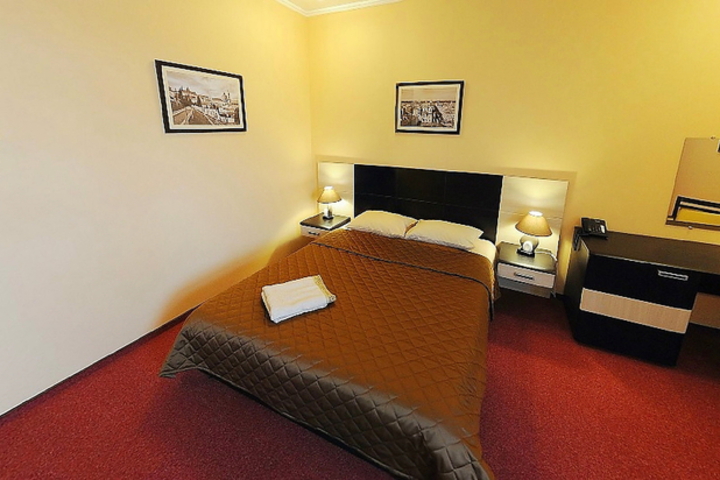 Room 9 of 10
