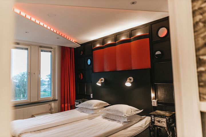Room 35 of 72