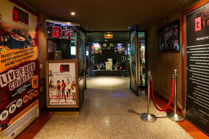 Lounge 73 of 83