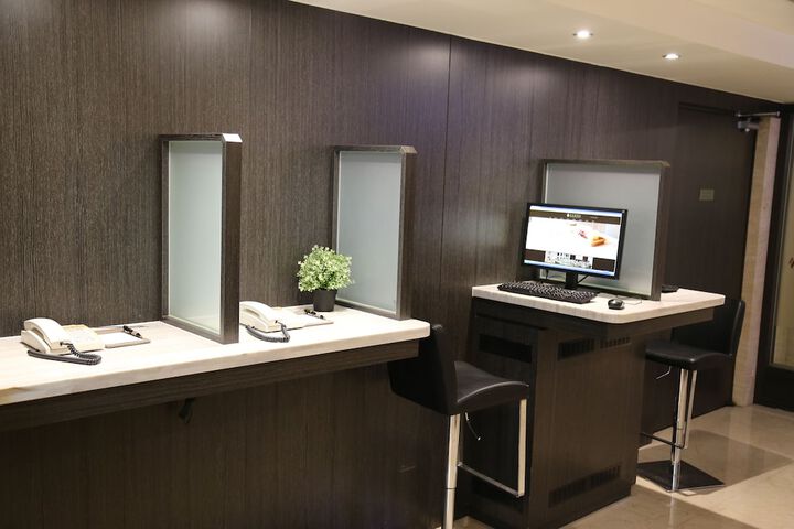 Business Center 53 of 67