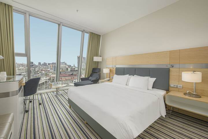Room 40 of 204