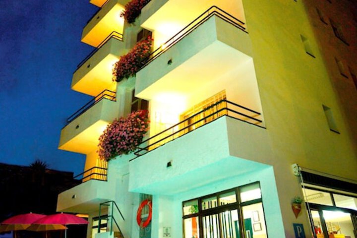 Pools & Facilities
