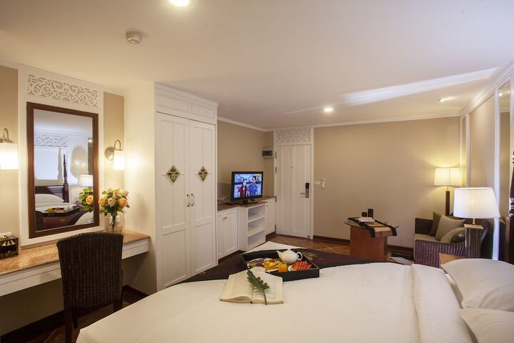 Room 6 of 49