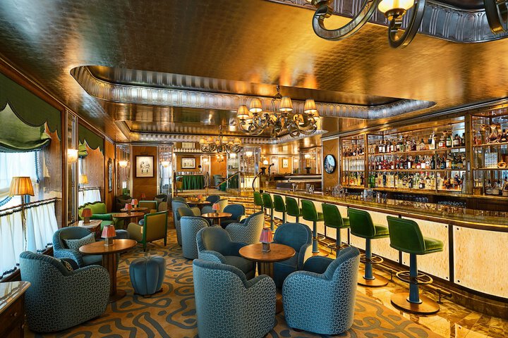 Lounge 158 of 168