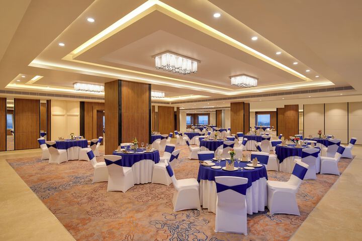 Ballroom/Hall 62 of 70