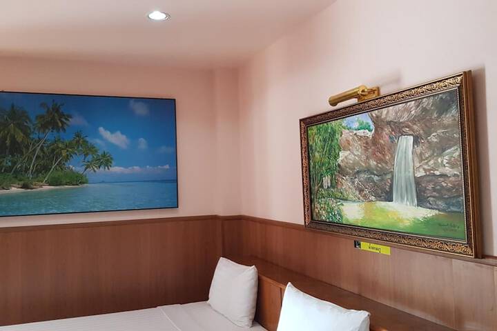 Room 12 of 50