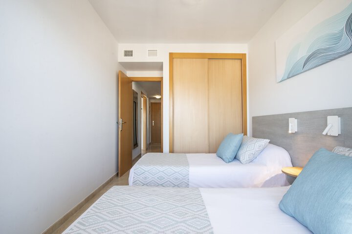 Room 4 of 35
