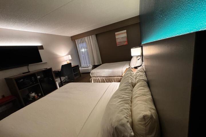 2 Queen Beds (3 of 26)