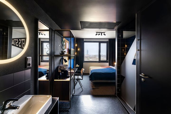 Room 82 of 146