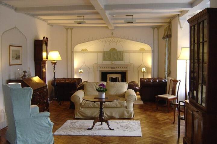 Lounge 22 of 25