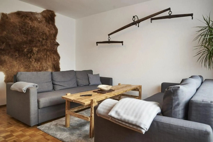 Room 2 of 9