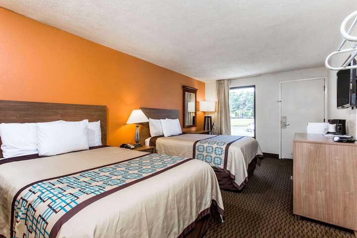 2 Double Beds (1 of 7)
